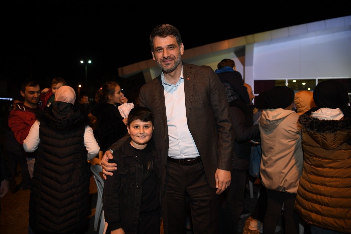 BASKAN KOCAMAN COCUKLARIN GONLUNE TAHT KURDU 1