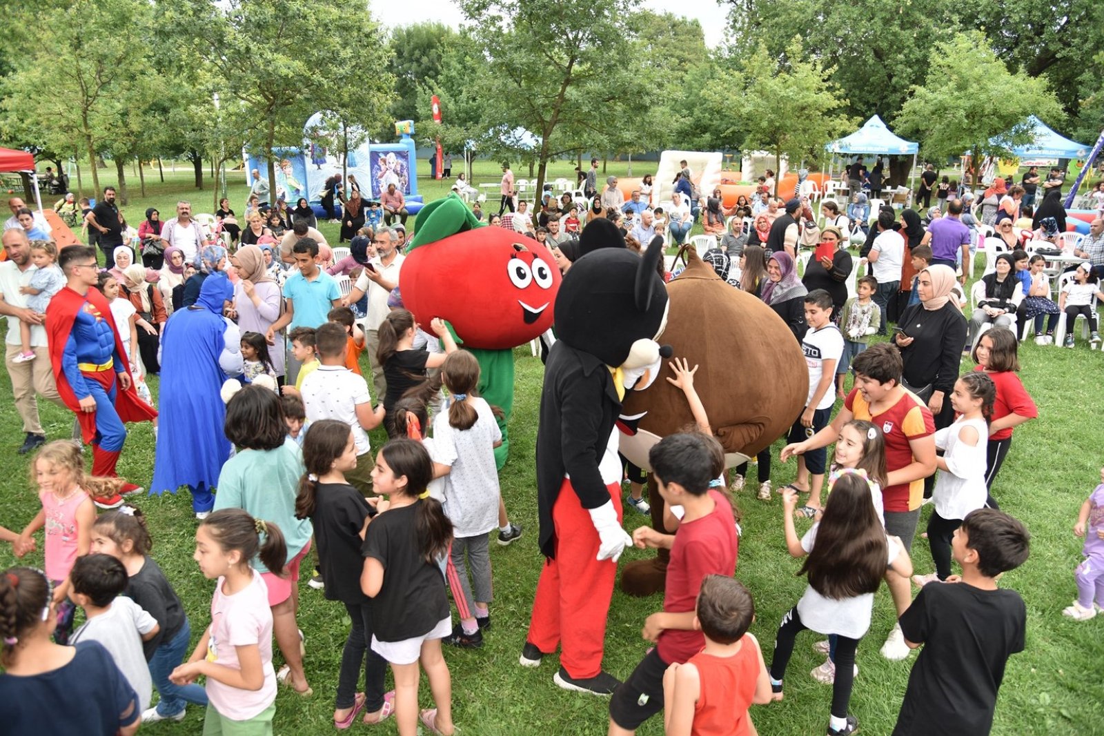 KARTEPEE28099DEBABALARVEC387OCUKLARIEC49ELENDC4B0282229 1