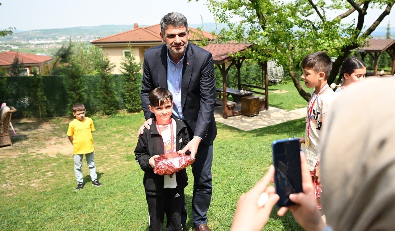 KOCAMAN BASARILI FOLKLORCULERI MISAFIR ETTI 6