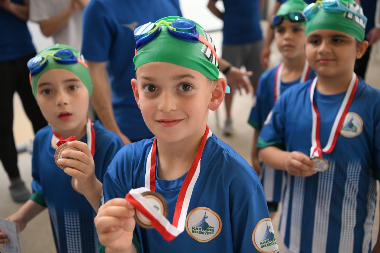 KARTEPEDE 245 MINIK YUZUCU MUCADELE ETTI 7