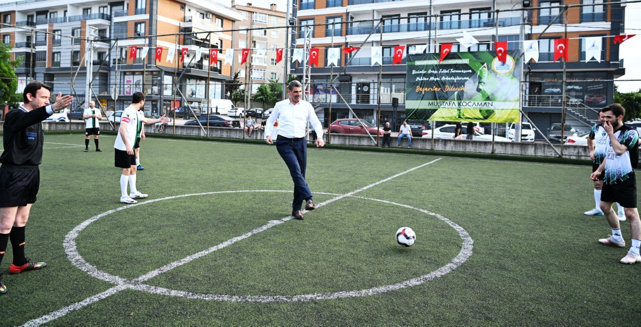 KARTEPEDE BIRIMLER ARASI FUTBOL TURNUVASI BASLADI 5