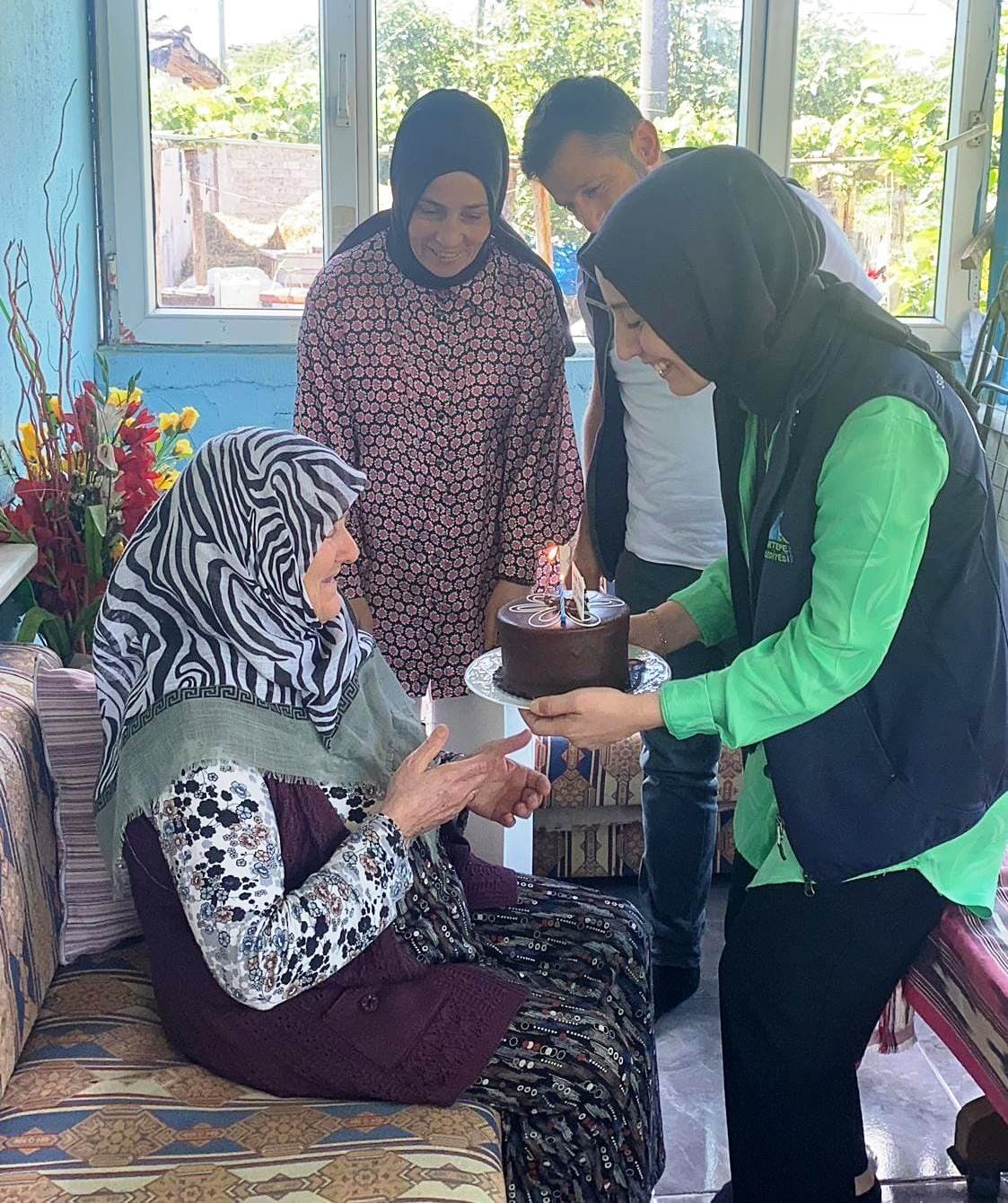 KARTEPELI HAVVA KARA 89.YASINA ALO EVLAT ILE GIRDI 3