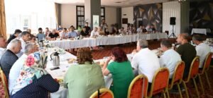 BASKAN KOCAMAN MUHTARLARLA BIR ARAYA GELDI 3