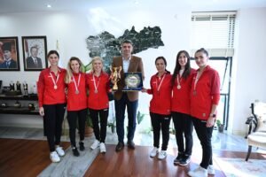 BASKAN KOCAMAN OGRETMENLERI TEBRIK ETTI 1