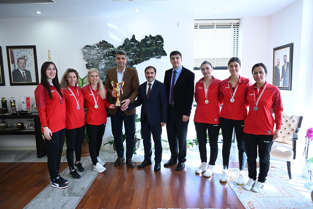 BASKAN KOCAMAN OGRETMENLERI TEBRIK ETTI 2