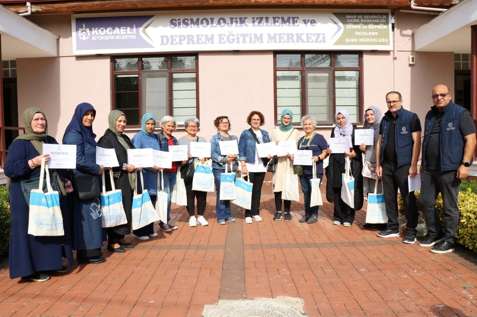 Buyuksehirden isaret diliyle deprem bilinci 6 Large