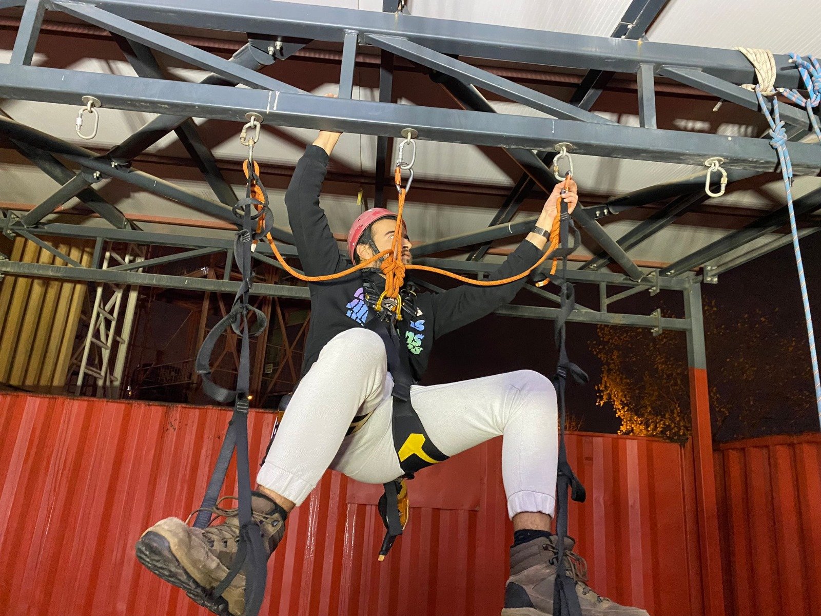 Afet gonulluleri Buyuksehir Itfaiyesi ile tecrubeleniyor 1