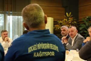 Baskan Buyukakin Kagitsporun sampiyonlarla bulustu 4