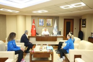 Baskan Buyukakin Sampiyon Kardesler Ile Bulustu 2 Large