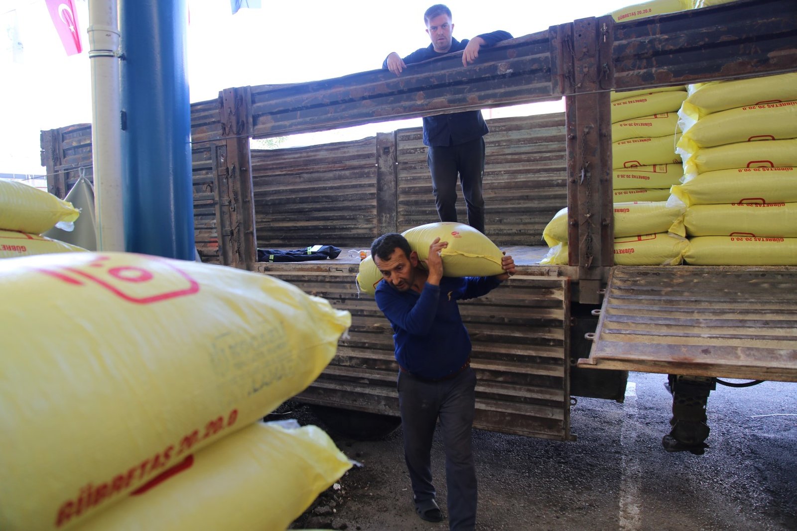 Buyuksehirin gubre destegine ureticilerden yogun ilgi 1