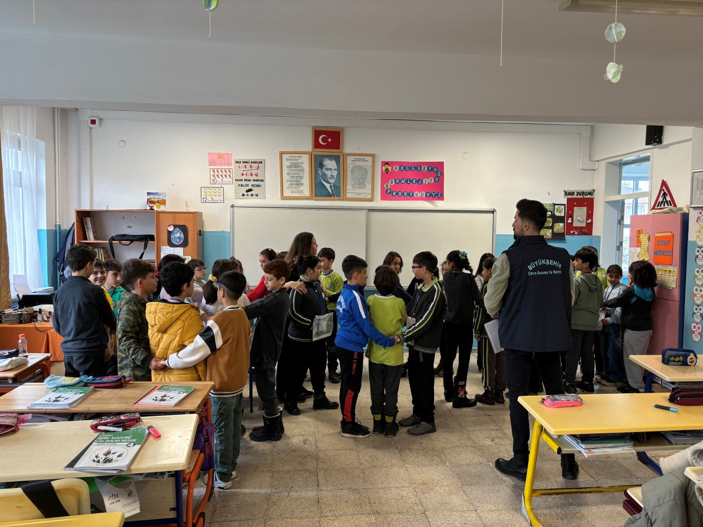 Cocuklar interaktif yontemle sifir atigi ogreniyor 2