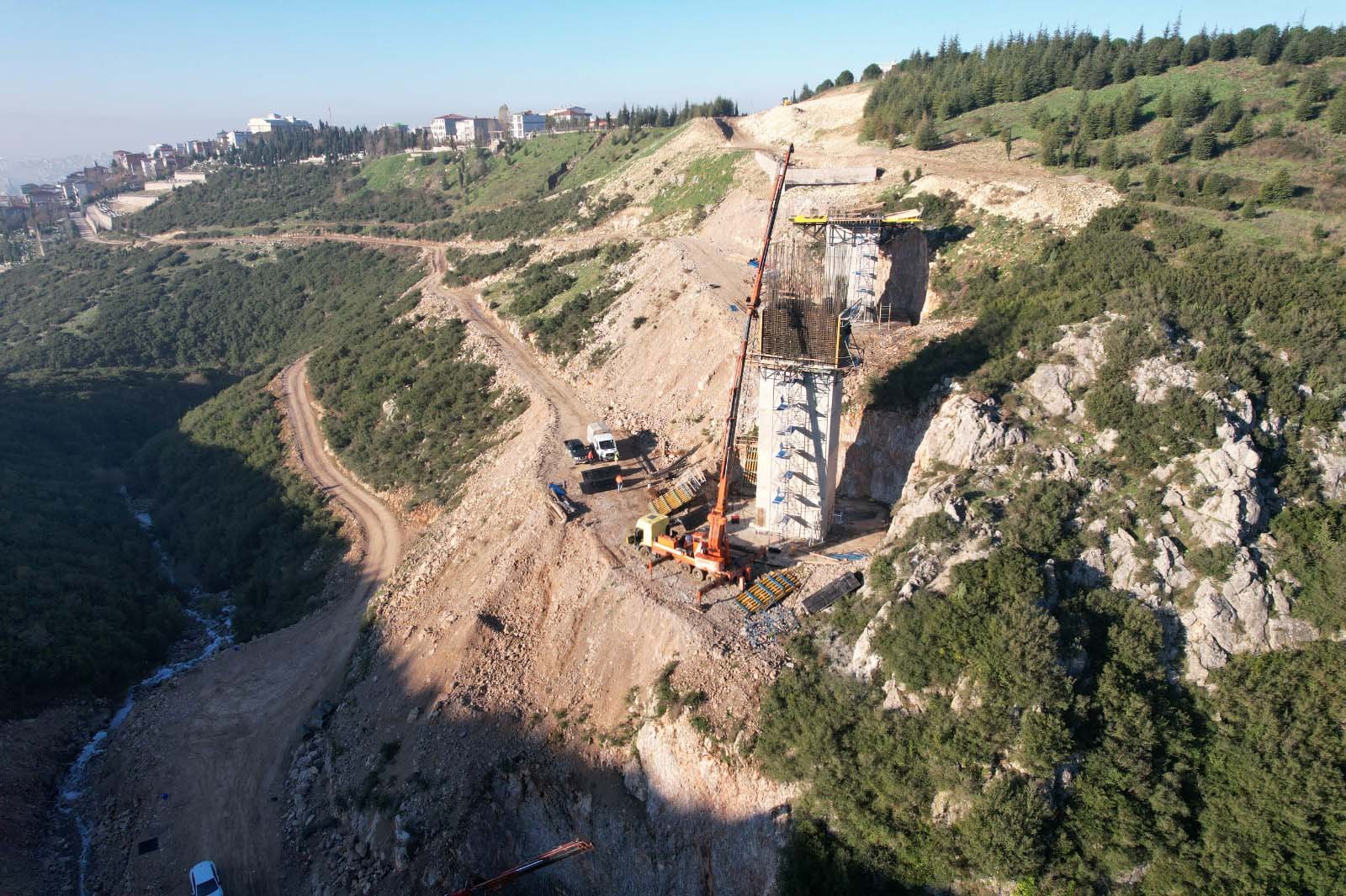 Dilovasi Devlet Hastanesi baglanti yolu nda kopru ayaklari yapiliyor 5