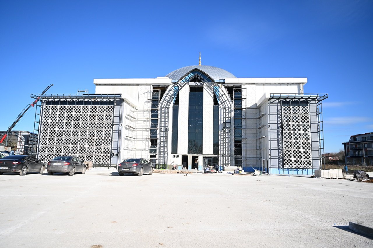 KARTEPE KENT KUTUPHANESI YAKINDA KAPILARINI ACIYOR 11