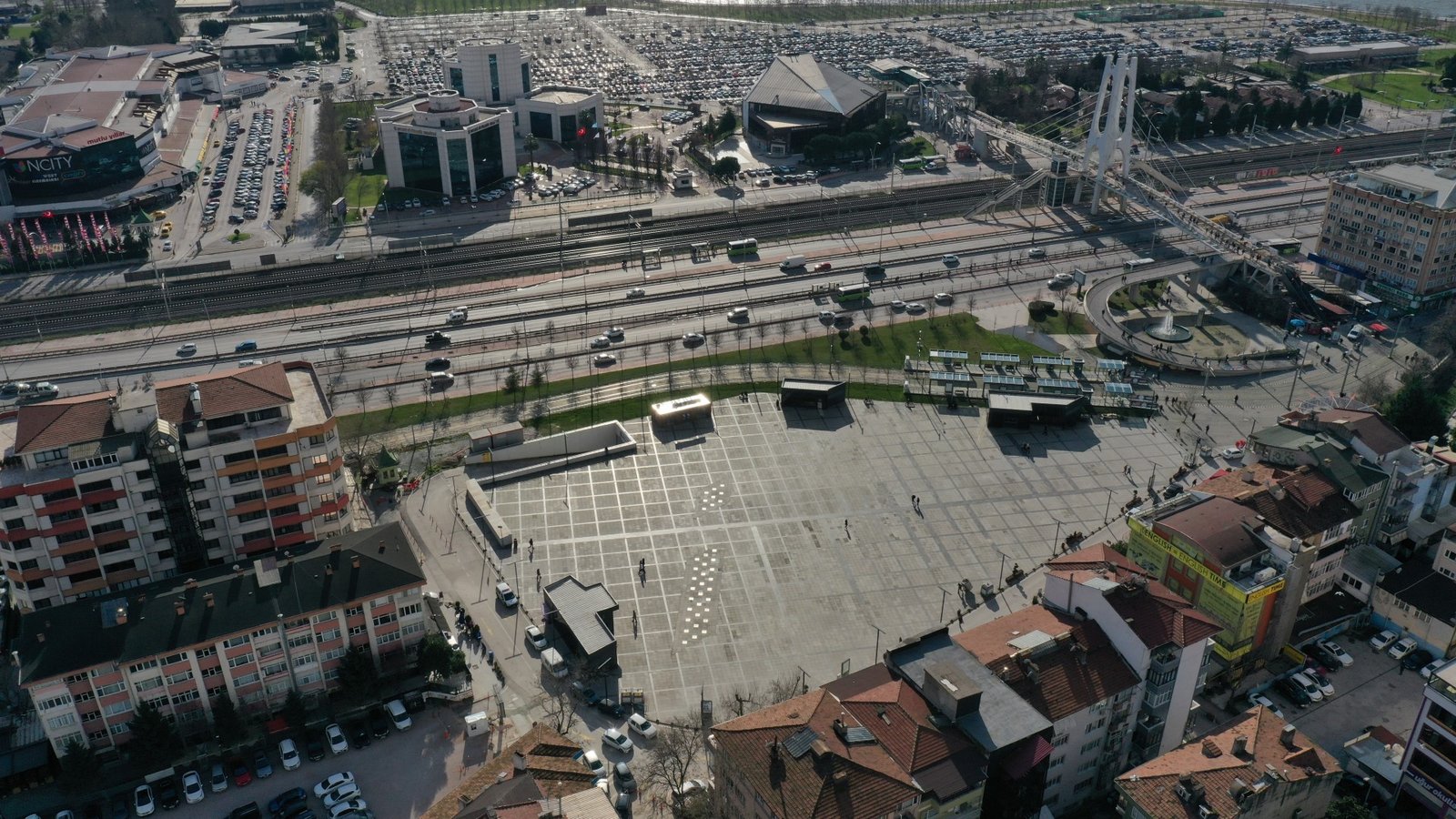 Kent Meydanindaki toren alaninda duzenleme 3