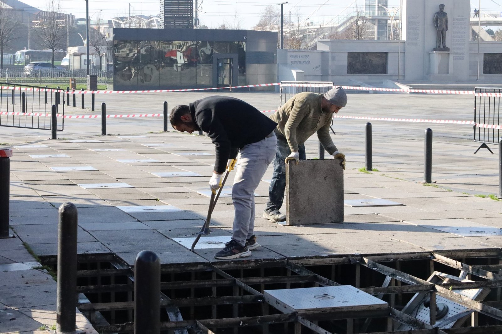 Kent Meydanindaki toren alaninda duzenleme 7