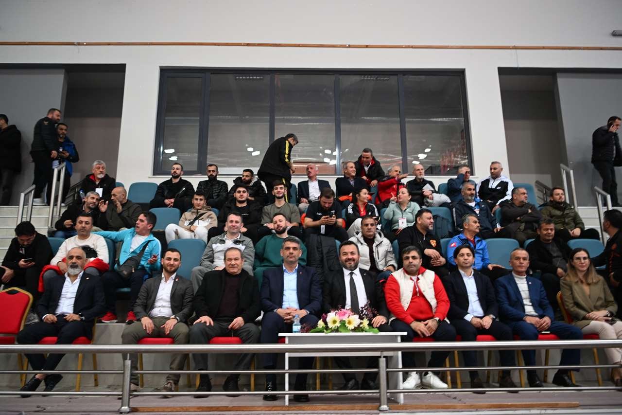 TURKIYE KARATE SAMPIYONASI KARTEPEDE BASLADI 4