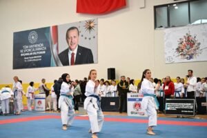 TURKIYE KARATE SAMPIYONASI KARTEPEDE BASLADI 7