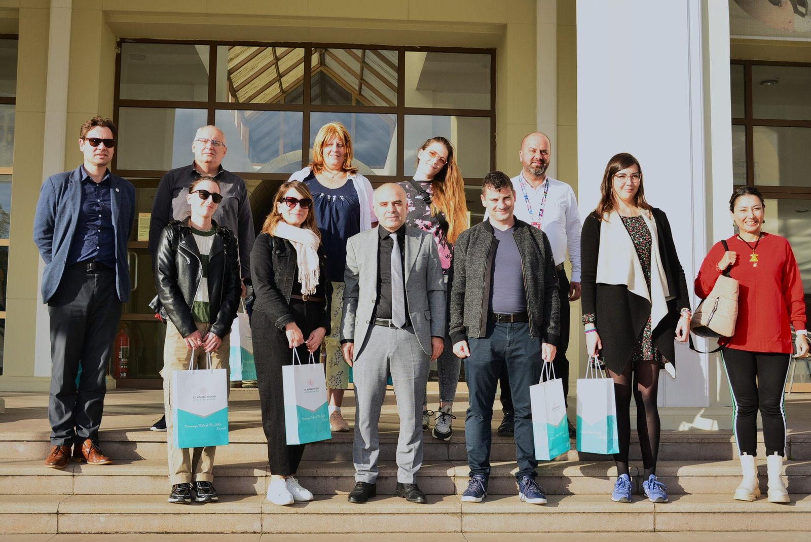 Tasdelen hediye takdim etti scaled