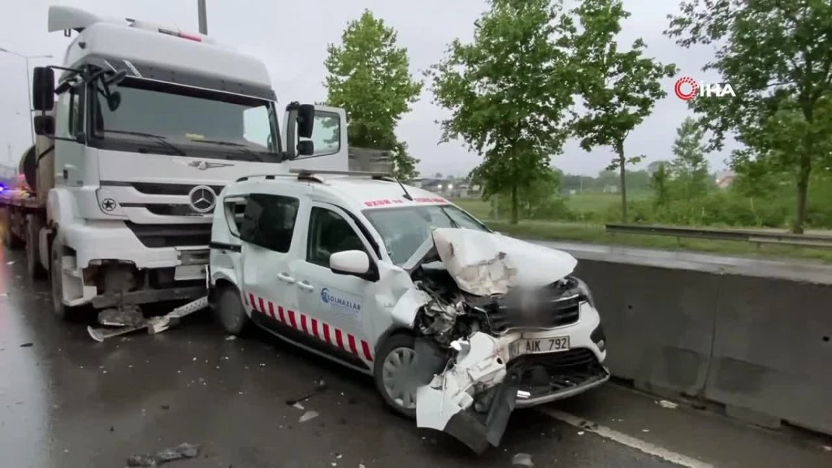 2 tir ve hafif ticari arac carpisti 1 yarali 0