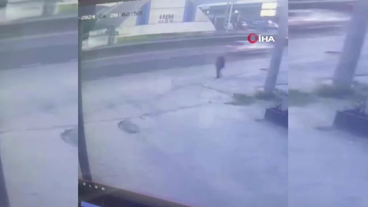 beton elektrik diregine carpan otomobilin ikiye bolundugu feci kaza kamerada 1 olu1 yarali 0 GrmULHBd