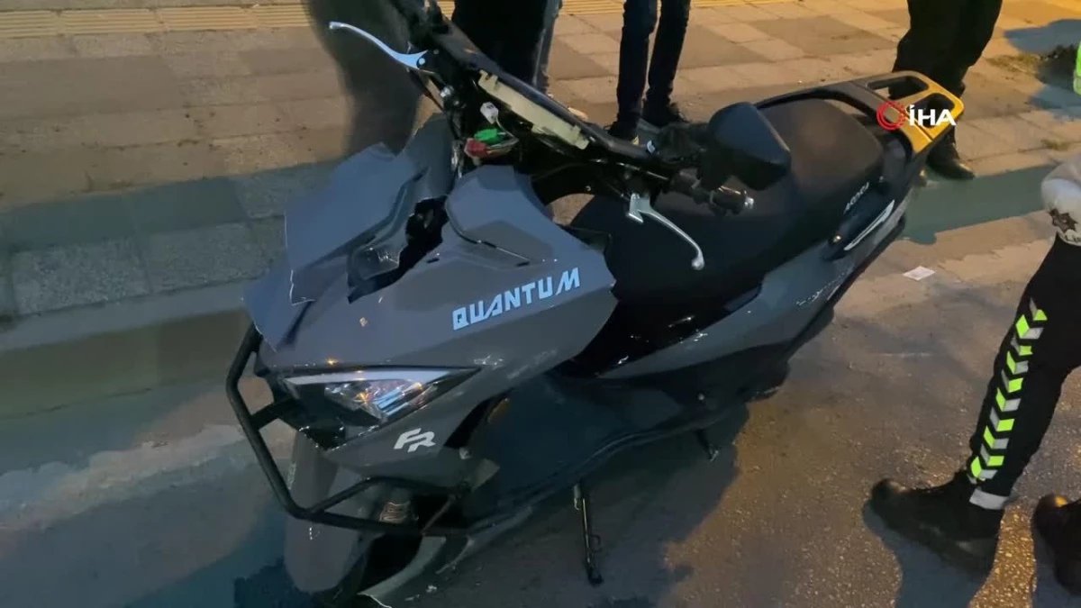 yarali arkadasini birakip kactigi kaza yerine geldi gozyaslarina hakim olamadi 0 3L5HtBVl