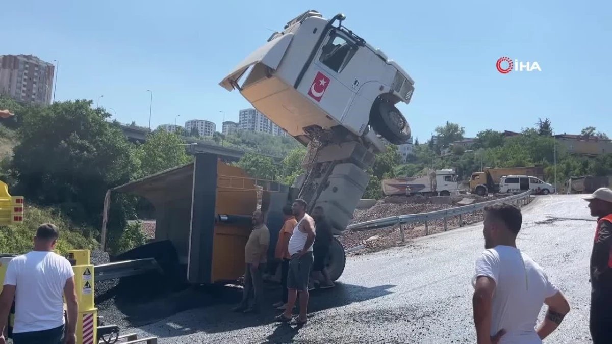 devrilen mercedesin kupasi saha kalkti 0 MNXyPCXb